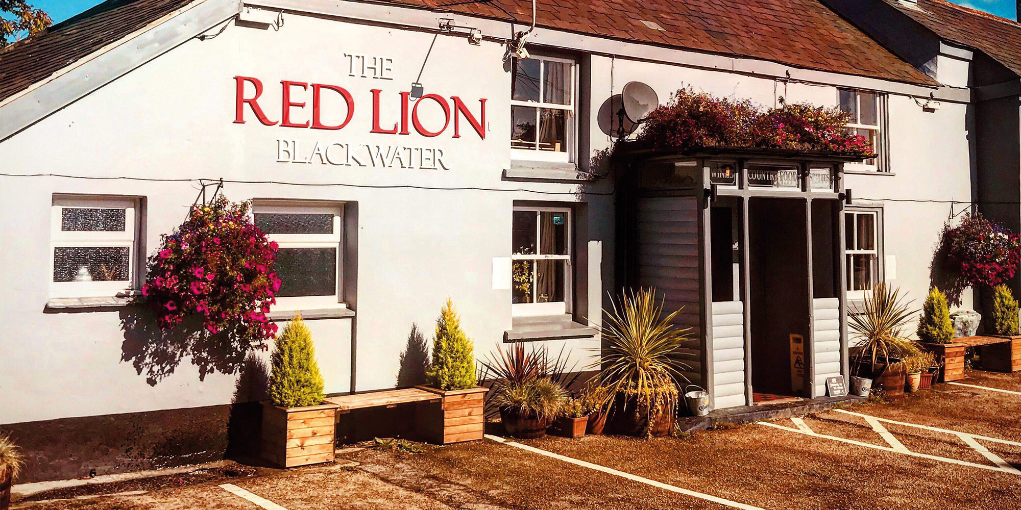 A roaring at The Red Lion, Blackwater Cornwall Living