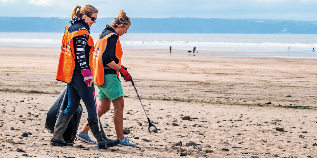 The marine Conservation Society cleaning the beaches | Cornwall Living